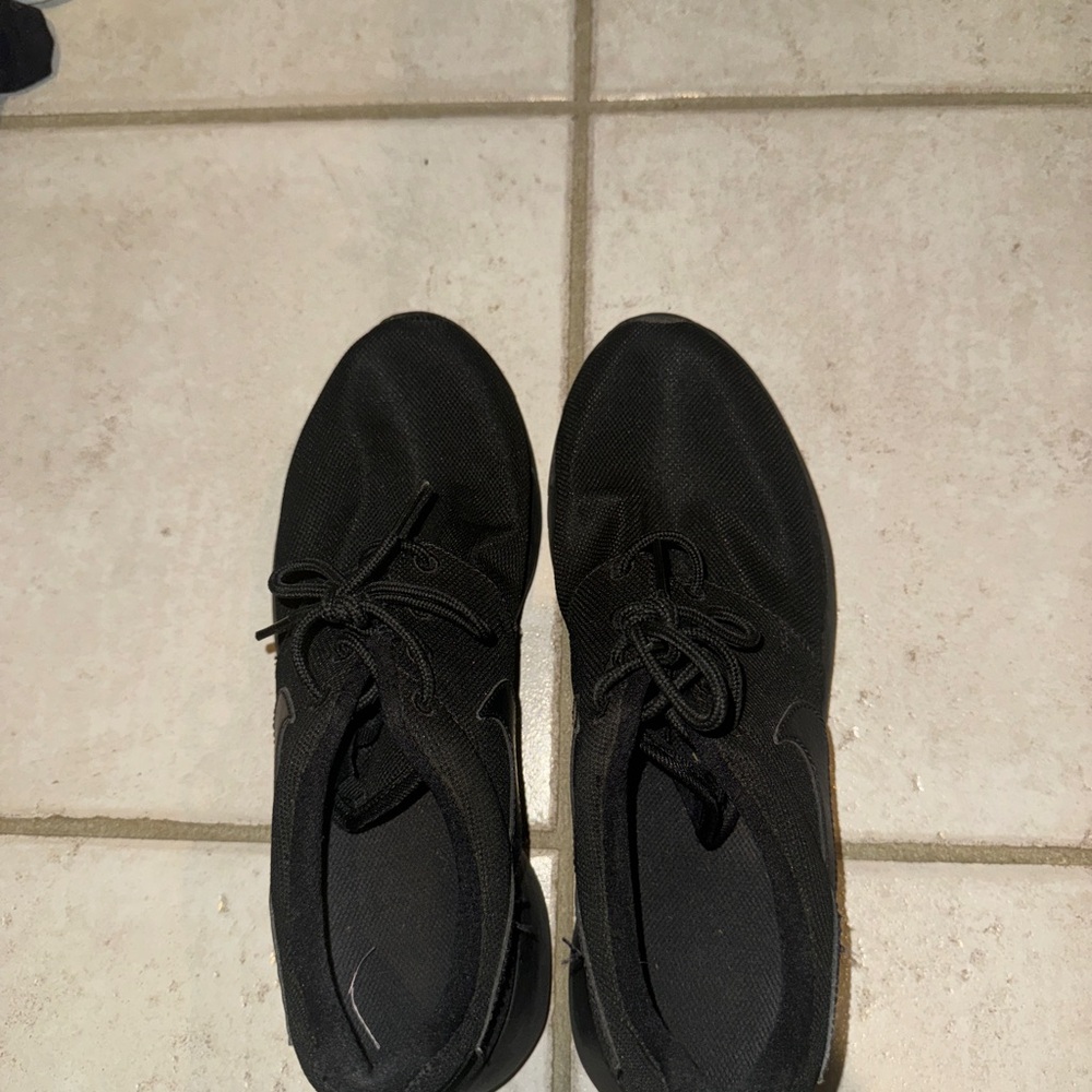 Nike roshe sneakers
